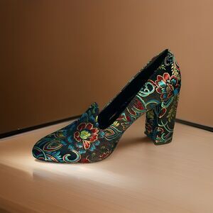 Nicole Miller NY Kea Floral Flowers Fabric Brocade 3.5" Chunky Heels Size 9